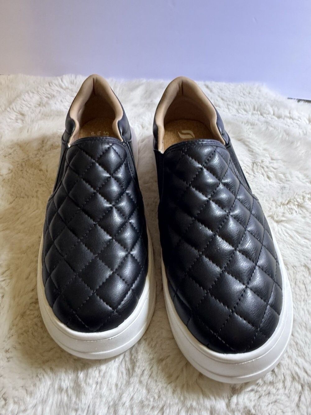 STQ Slip On Sneakers Womens Size 8.5 Black EleeS Quilted Comfort Casual Flat New